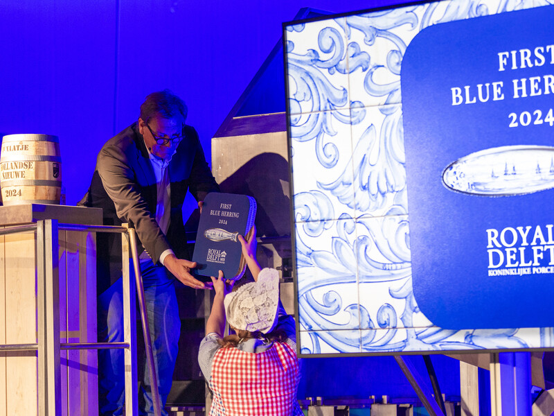 Visbureau en Royal Delft vinden match met 'Blue Herring'